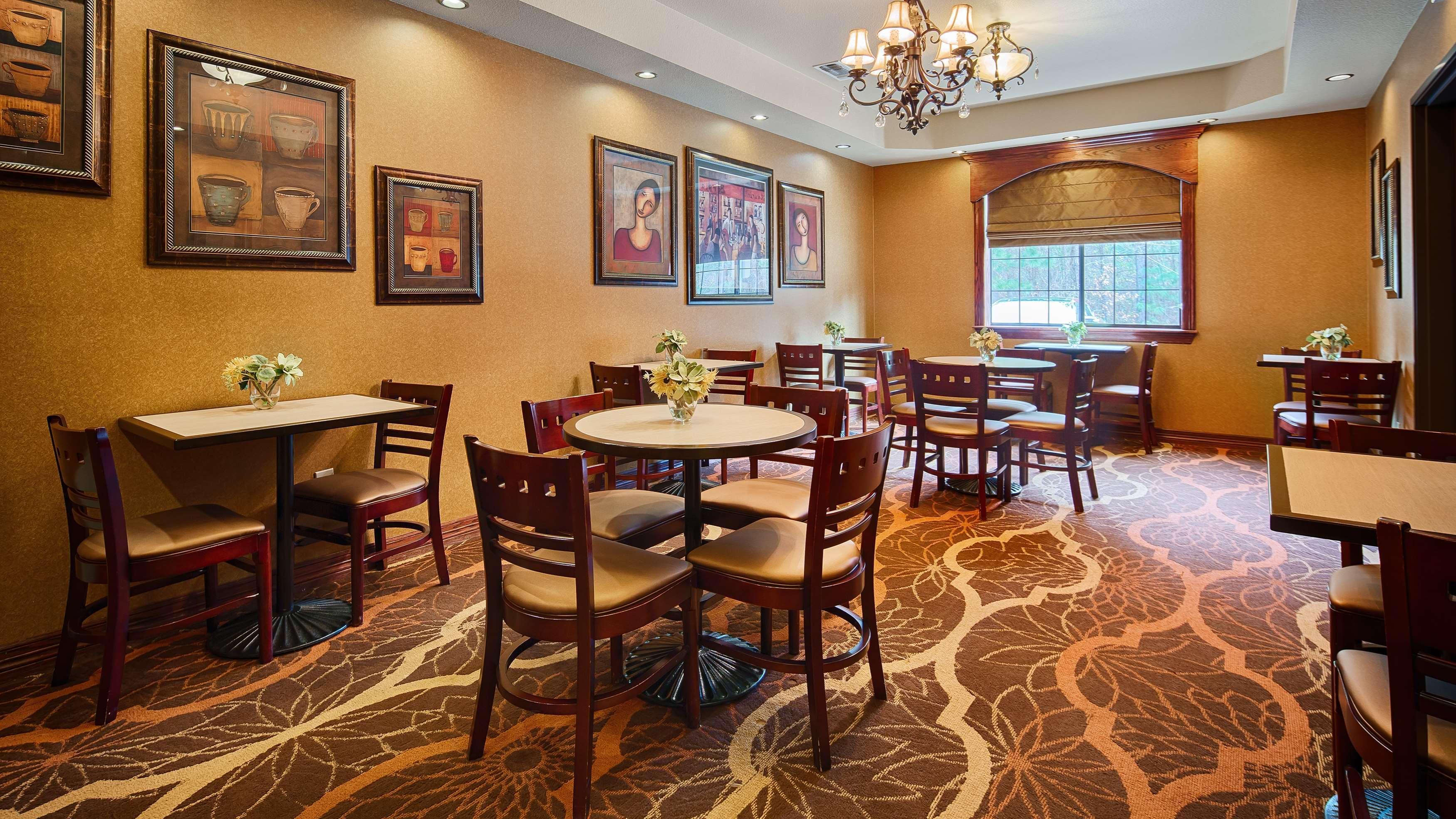 Best Western Plus Crown Colony Inn & Suites Lufkin Exterior photo
