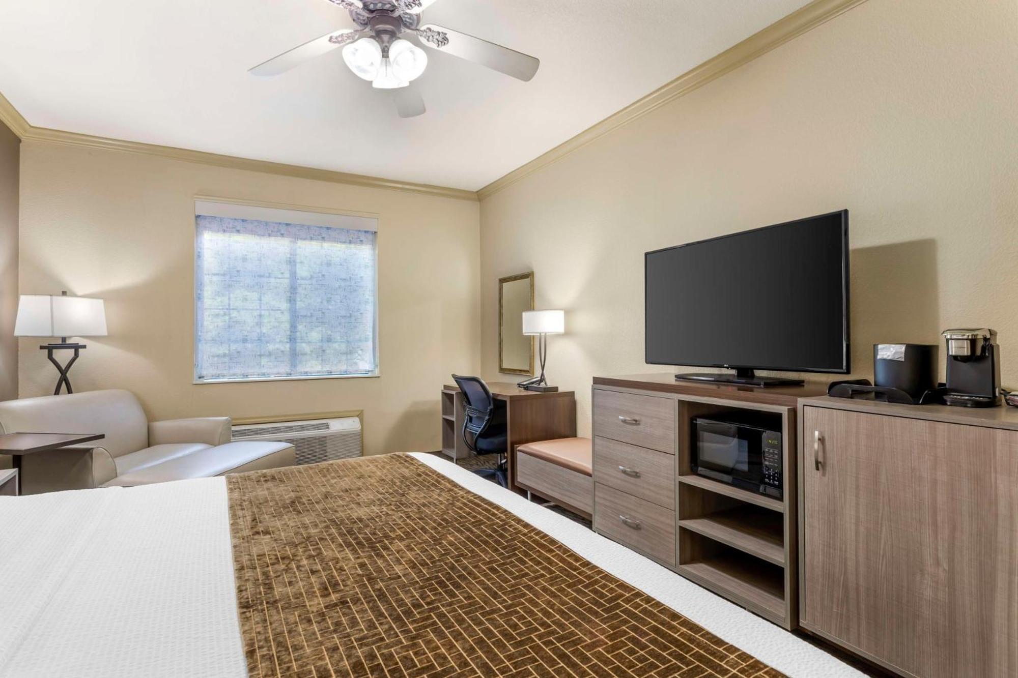 Best Western Plus Crown Colony Inn & Suites Lufkin Exterior photo