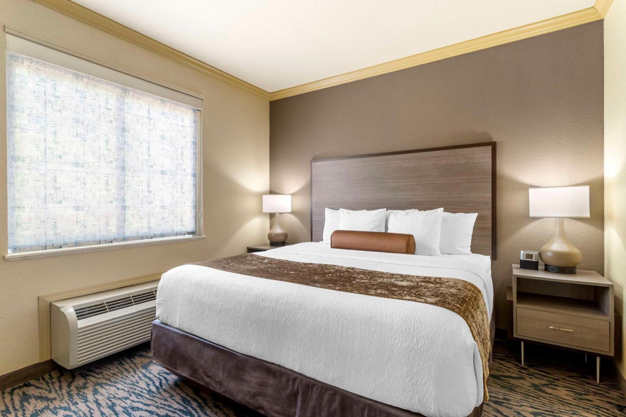 Best Western Plus Crown Colony Inn & Suites Lufkin Exterior photo