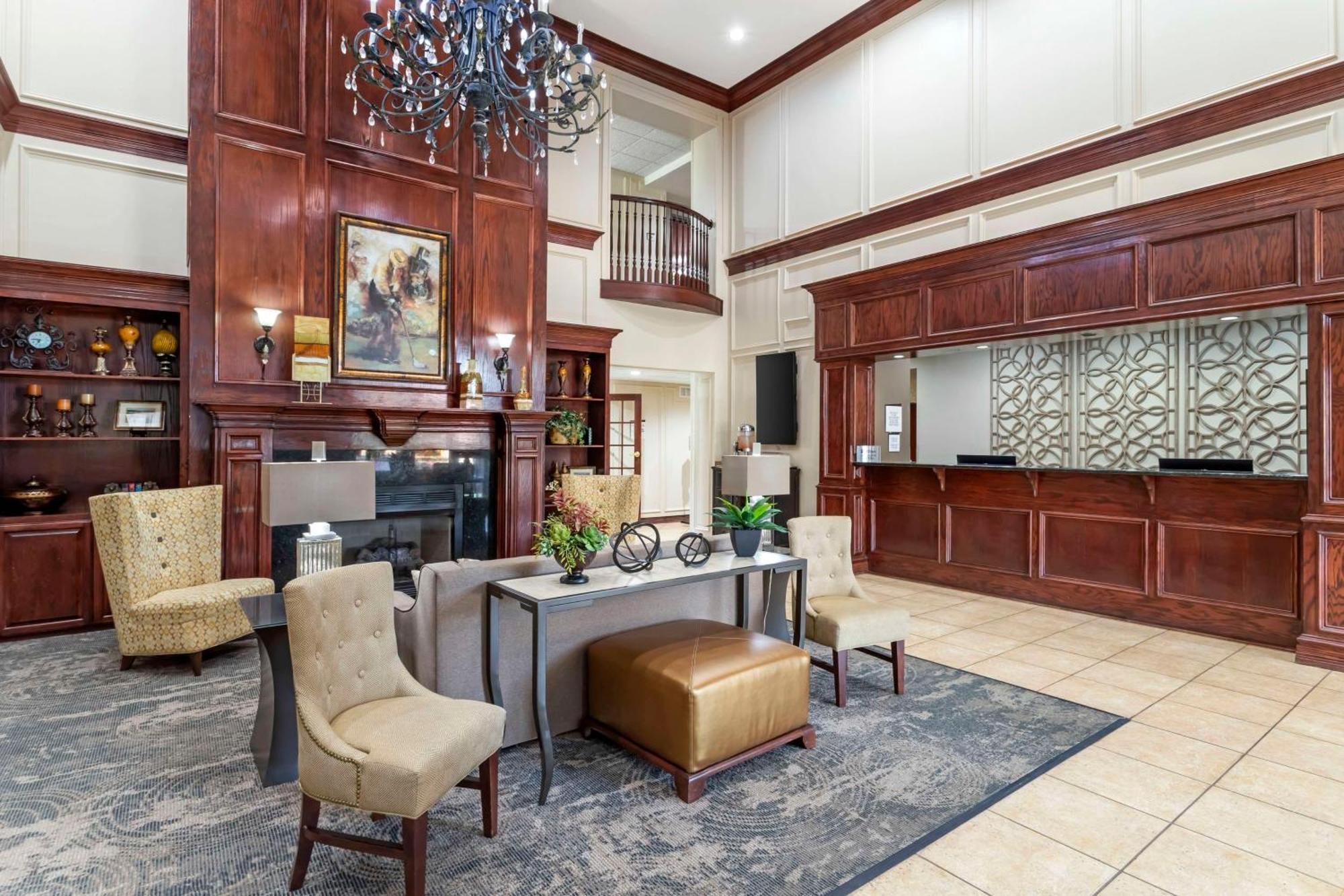 Best Western Plus Crown Colony Inn & Suites Lufkin Exterior photo