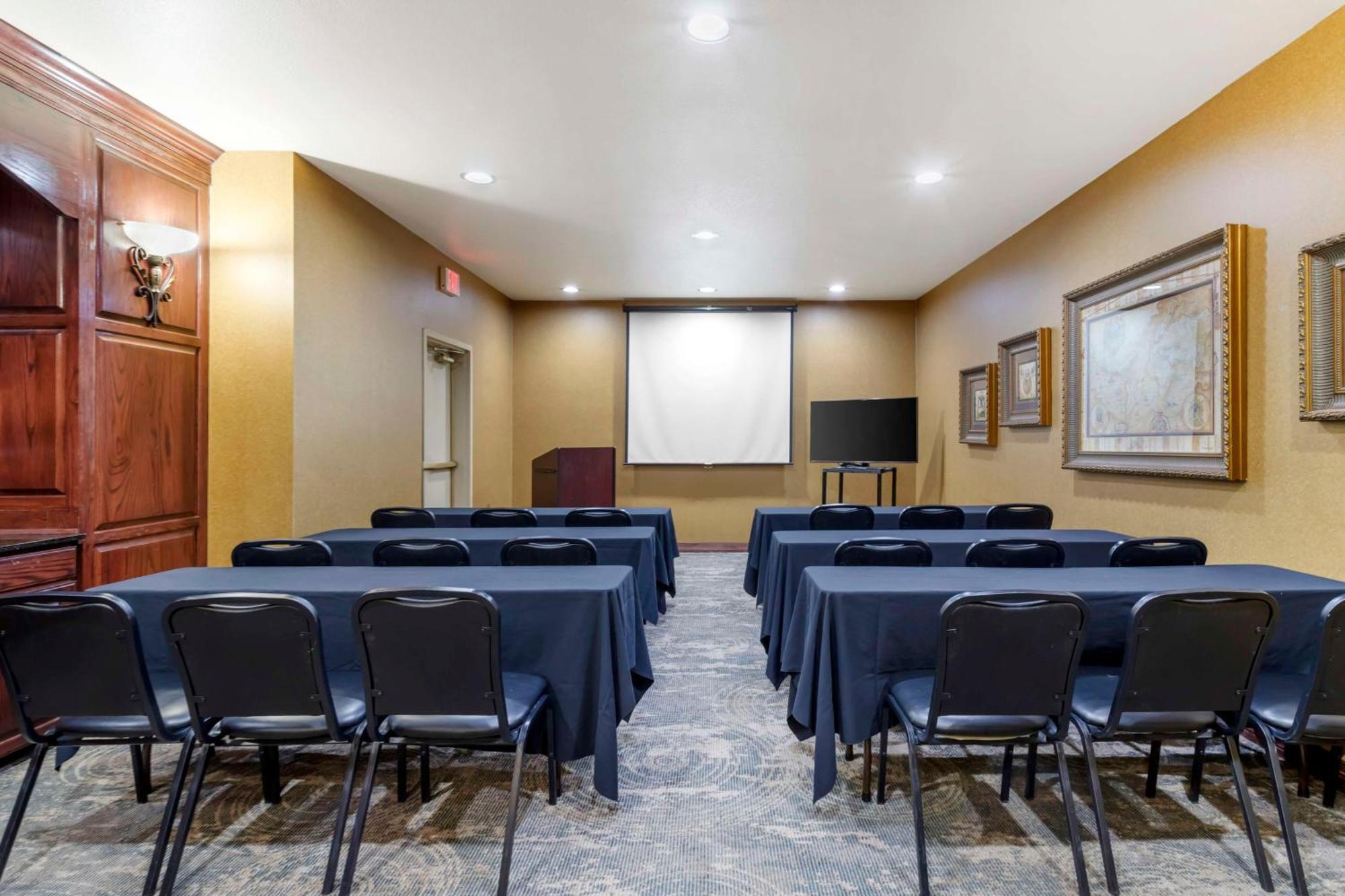 Best Western Plus Crown Colony Inn & Suites Lufkin Exterior photo