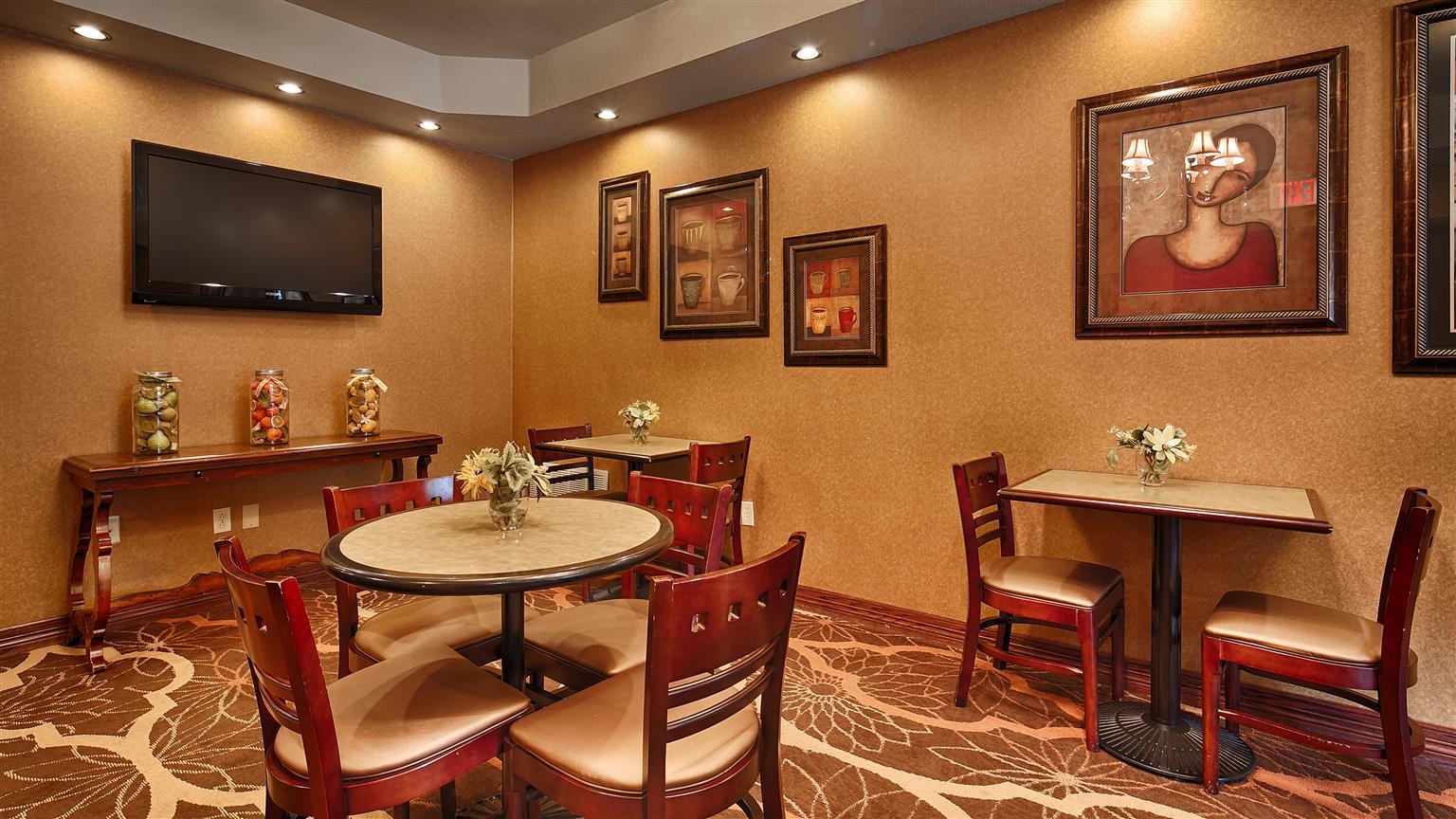 Best Western Plus Crown Colony Inn & Suites Lufkin Exterior photo