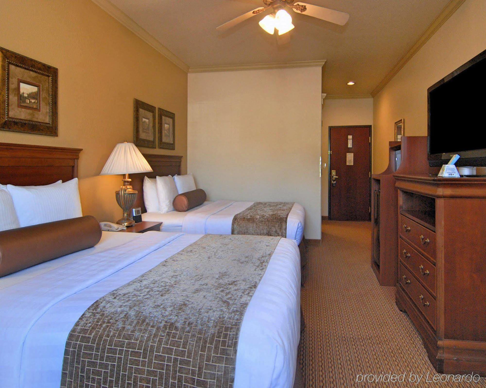 Best Western Plus Crown Colony Inn & Suites Lufkin Exterior photo