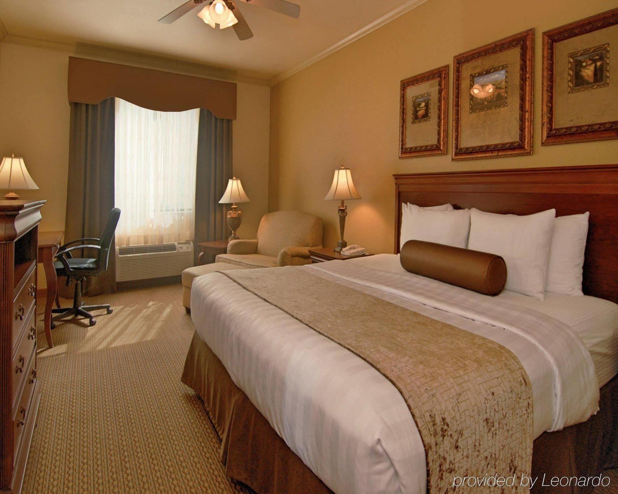 Best Western Plus Crown Colony Inn & Suites Lufkin Exterior photo