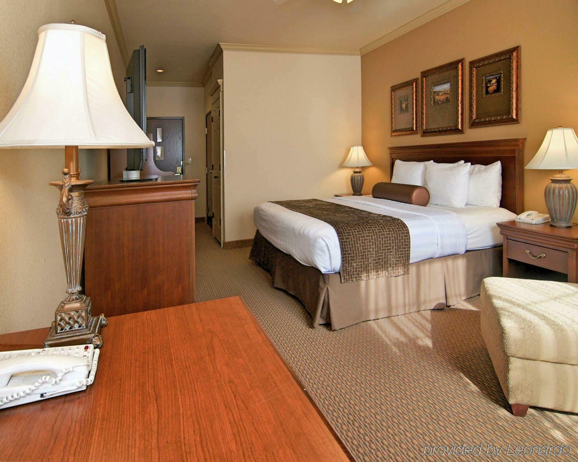 Best Western Plus Crown Colony Inn & Suites Lufkin Exterior photo