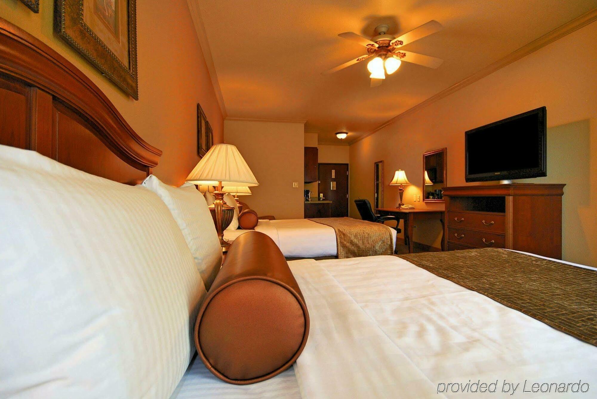 Best Western Plus Crown Colony Inn & Suites Lufkin Exterior photo
