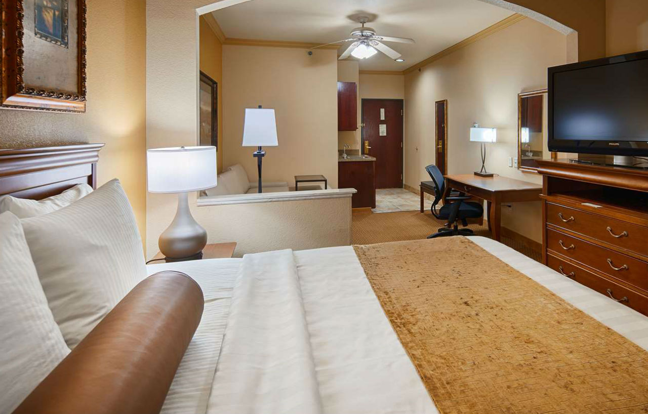 Best Western Plus Crown Colony Inn & Suites Lufkin Exterior photo